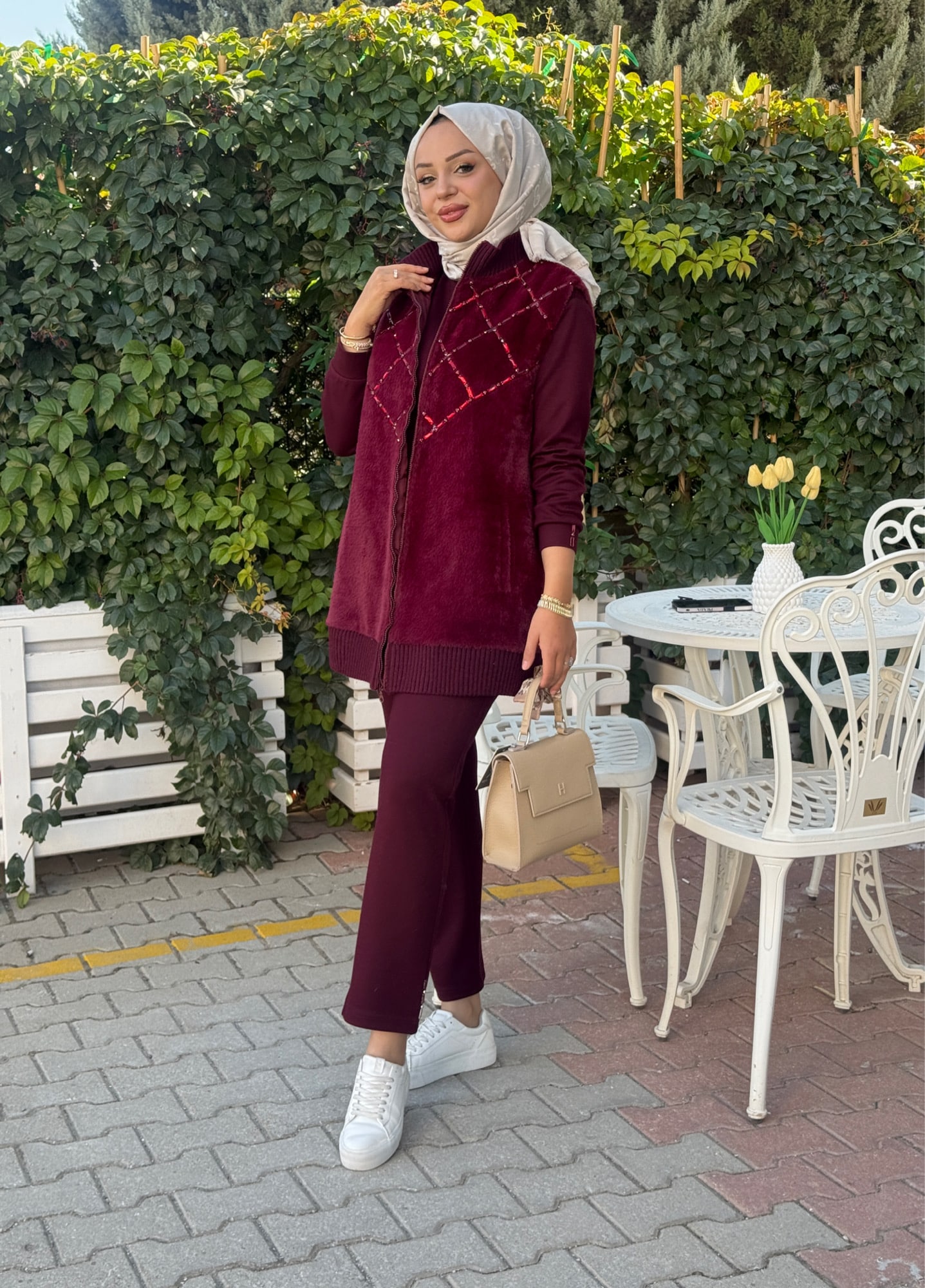 Pureva taş detayli angora yelekli takim